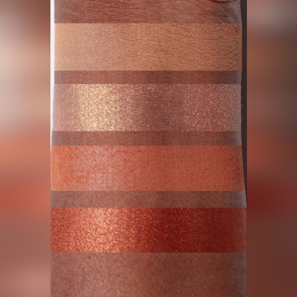 Floss Beauty Eyeshadow Squad in Just Peachy - Picture 3 of 5